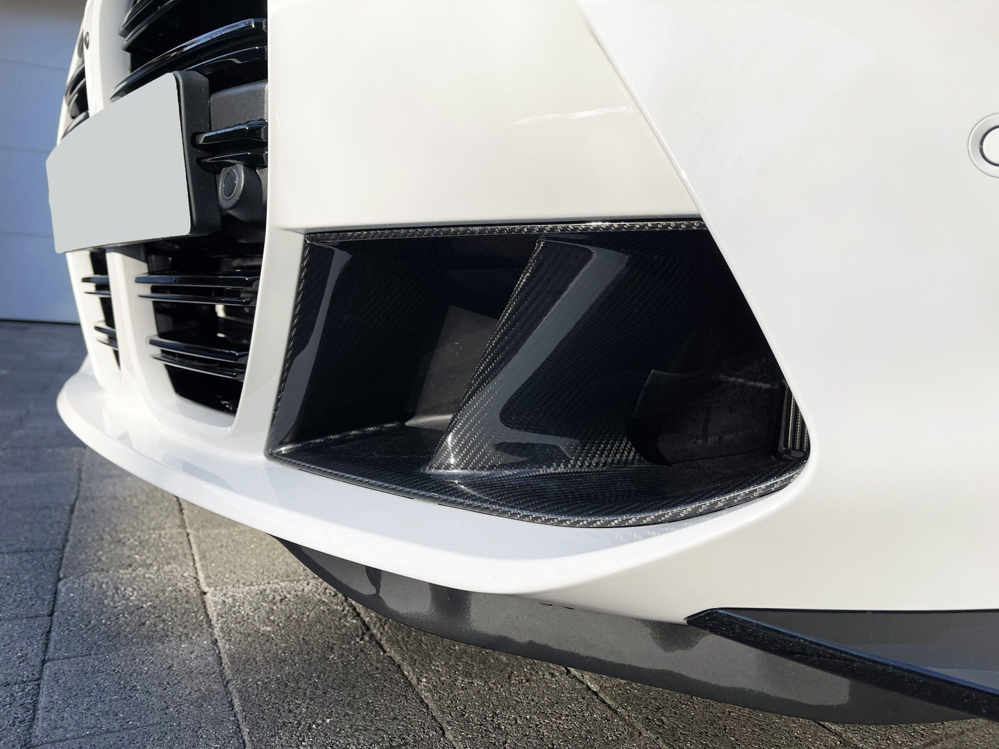 Carbon fiber bumper inlets for G8X